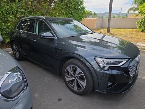 Used 2024 Audi Q8 e-tron Premium Plus image 3