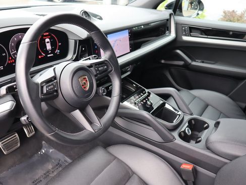 Used 2024 Porsche Cayenne S AWD/4WD image 12
