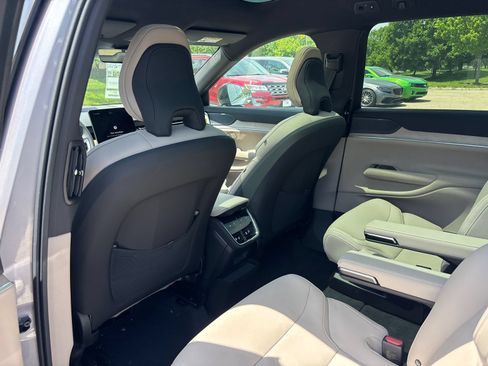 New 2026 Volvo EX90 Plus AWD/4WD image 25