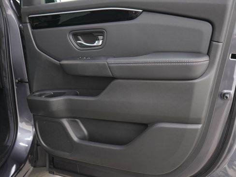 Used 2025 Honda Pilot EX-L image 9