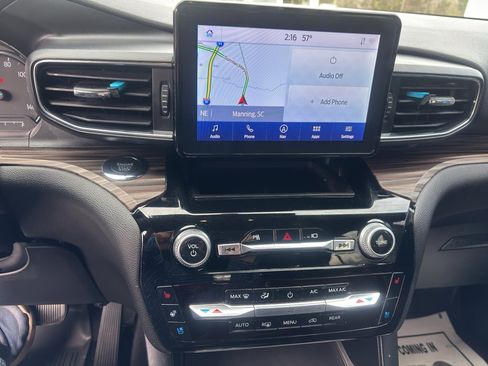 Used 2022 Ford Explorer Limited w/ Equipment Group 301A image 18