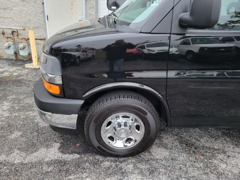 Used 2017 Chevrolet Express 3500 LT w/ LT Preferred Equipment Group image 5