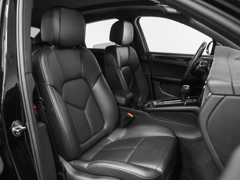 Certified 2022 Porsche Macan AWD/4WD image 21