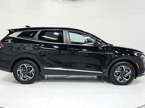 Used 2025 Kia Sportage LX FWD image 9