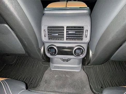 Used 2021 Land Rover Range Rover Velar R-Dynamic HSE image 21