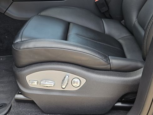 Certified 2026 Porsche Macan AWD/4WD image 23