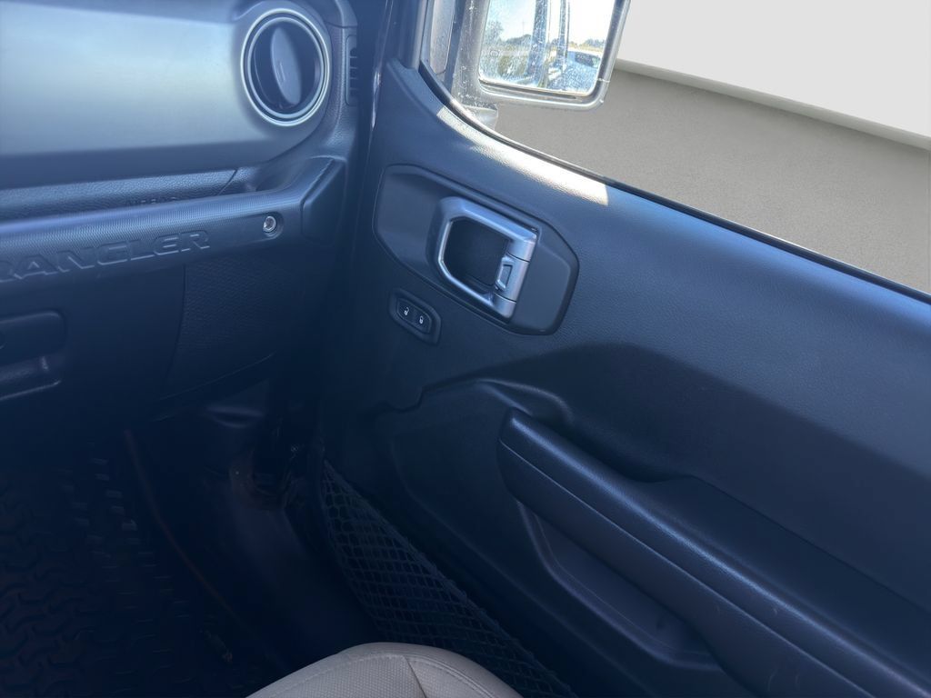 Used 2018 Jeep Wrangler Unlimited Sport S AWD/4WD image 17