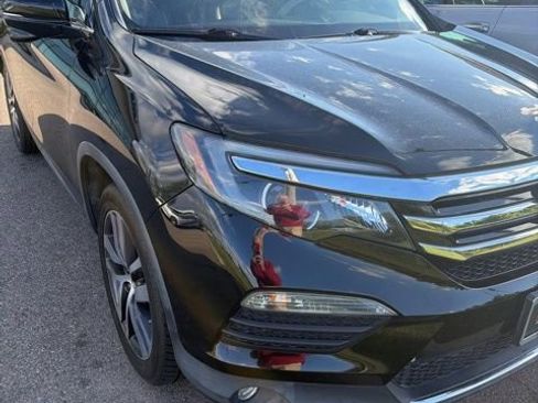 Used 2017 Honda Pilot Touring image 2
