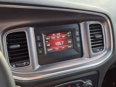 Used 2017 Dodge Charger SE image 5