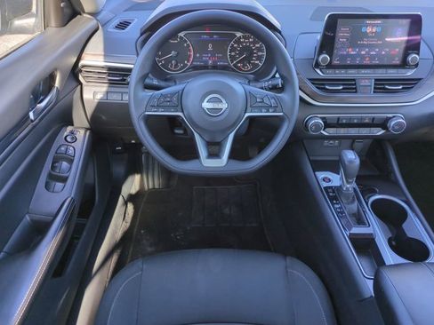 Used 2024 Nissan Altima 2.5 SV image 14