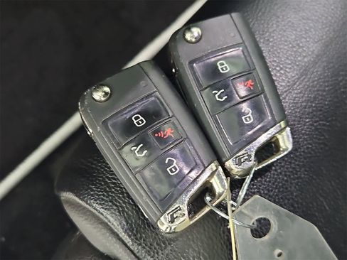 Used 2018 Volkswagen Golf R 4-Door image 35