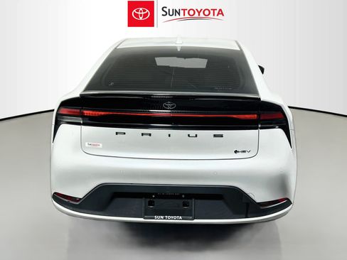 Used 2024 Toyota Prius LE FWD image 5