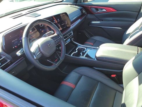 Certified 2024 Chevrolet Traverse RS w/ LPO, Floor Liner Package image 10