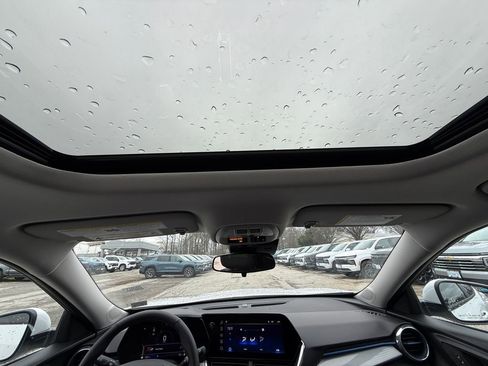 New 2026 Chevrolet Trax LT w/ Sunroof Package image 24