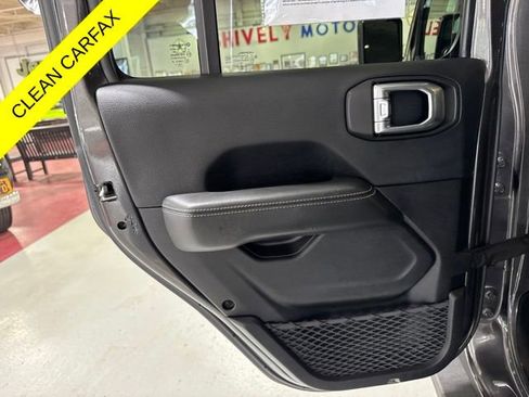 Used 2019 Jeep Wrangler Unlimited Sahara w/ Quick Order Package 24M Moab AWD/4WD image 25