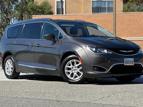 Used 2020 Chrysler Pacifica Touring-L image 1