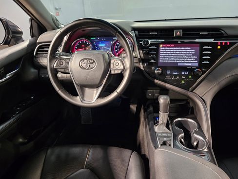 Used 2020 Toyota Camry XSE image 9