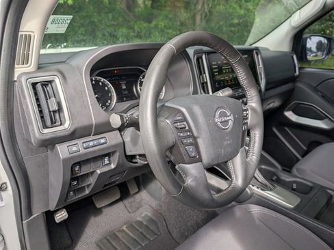 Used 2025 Nissan Frontier SV w/ SV Convenience Package RWD image 30