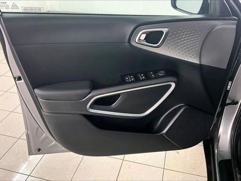 Used 2025 Kia Soul LX FWD image 20