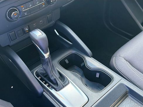 Certified 2025 Nissan Frontier SV image 17