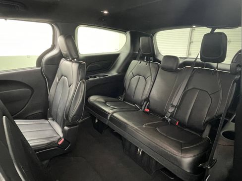 Used 2025 Chrysler Pacifica Select FWD image 39