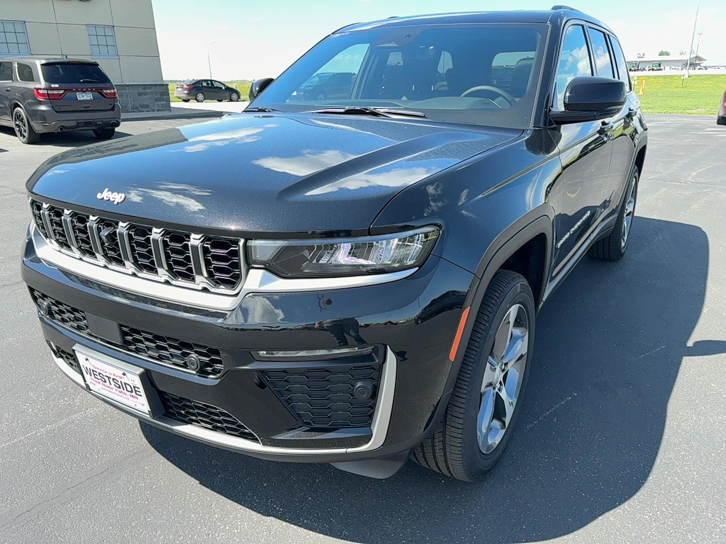 New 2026 Jeep Grand Cherokee Limited w/ Luxury Tech Group II AWD/4WD image 1