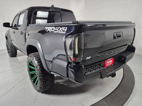 Used 2020 Toyota Tacoma TRD Off-Road w/ TRD Premium Off Road Package AWD/4WD image 3