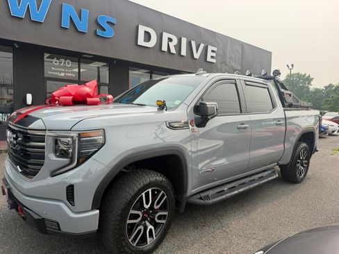 Used 2024 GMC Sierra 1500 AT4 w/ Technology Package AWD/4WD image 5