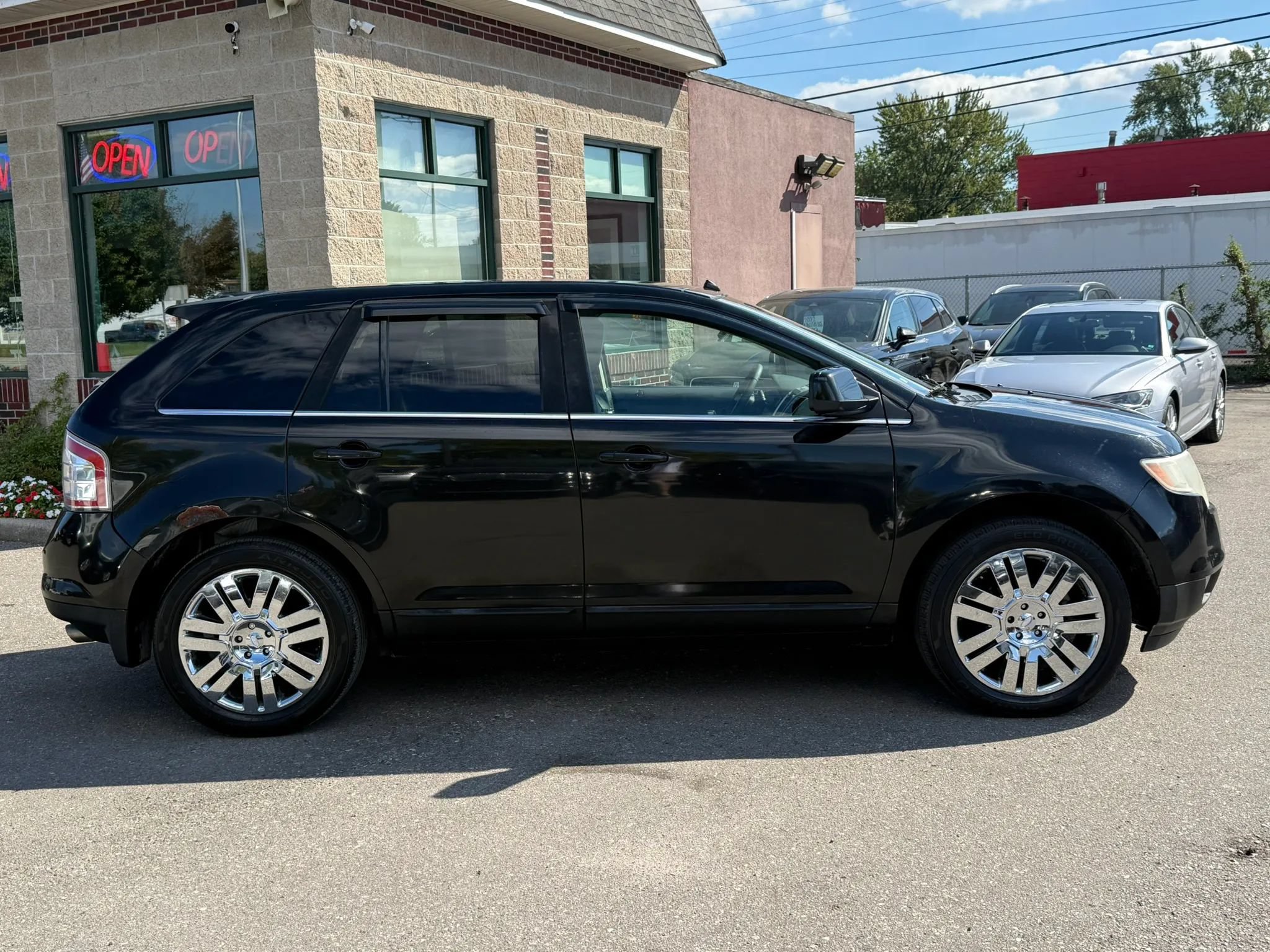 Used 2010 Ford Edge Limited FWD image 4