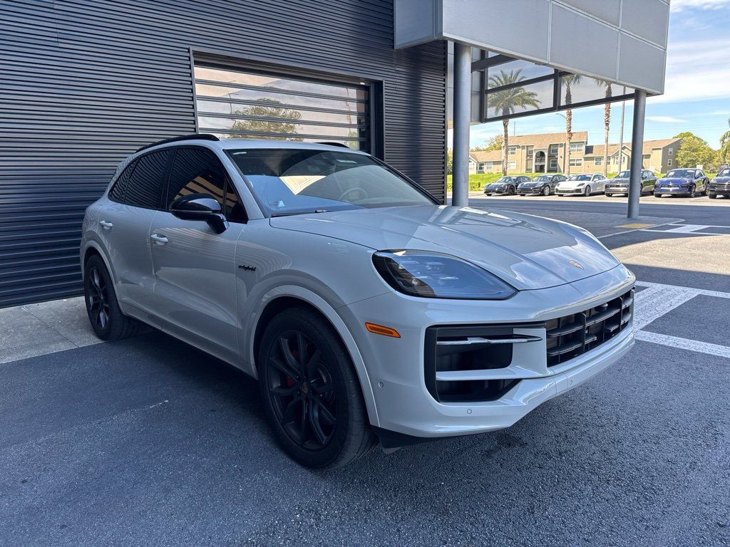 Certified 2025 Porsche Cayenne S AWD/4WD image 6