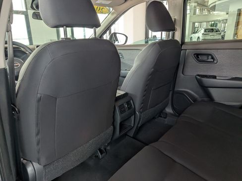 Used 2023 Nissan Rogue S AWD/4WD image 12