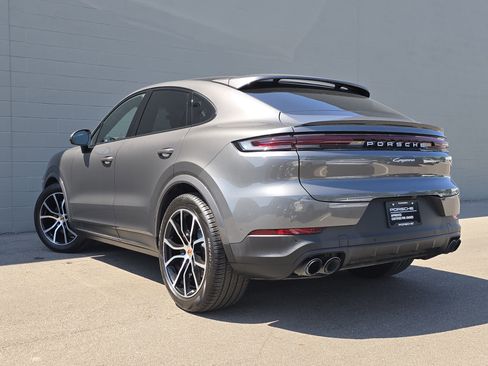 Certified 2025 Porsche Cayenne Coupe image 3