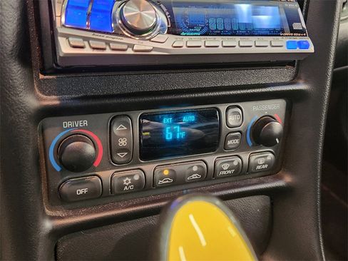 Used 2000 Chevrolet Corvette Convertible w/ Memory Pkg image 13