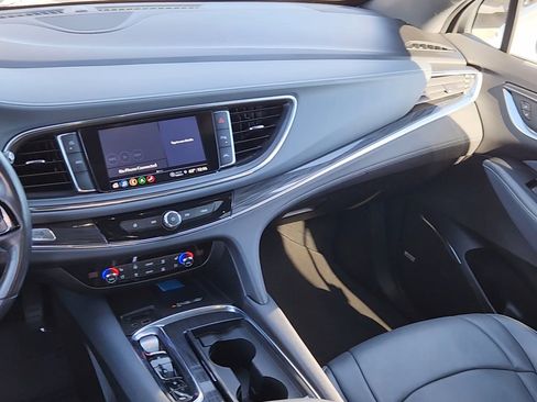 Used 2024 Buick Enclave Premium image 18