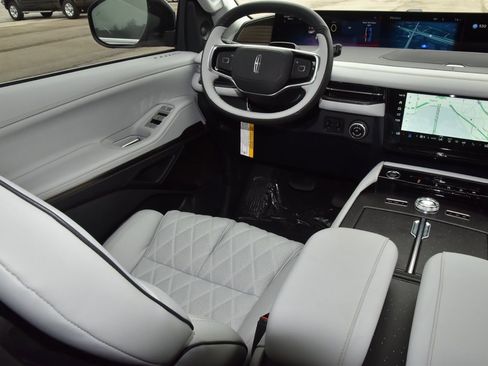 New 2026 Lincoln Navigator L Black Label AWD/4WD image 16