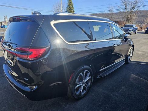 Used 2024 Chrysler Pacifica Pinnacle w/ Trailer Tow Group image 4