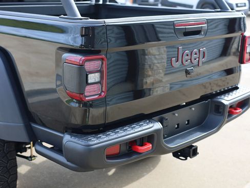 Used 2024 Jeep Gladiator Rubicon w/ Technology Group AWD/4WD image 27