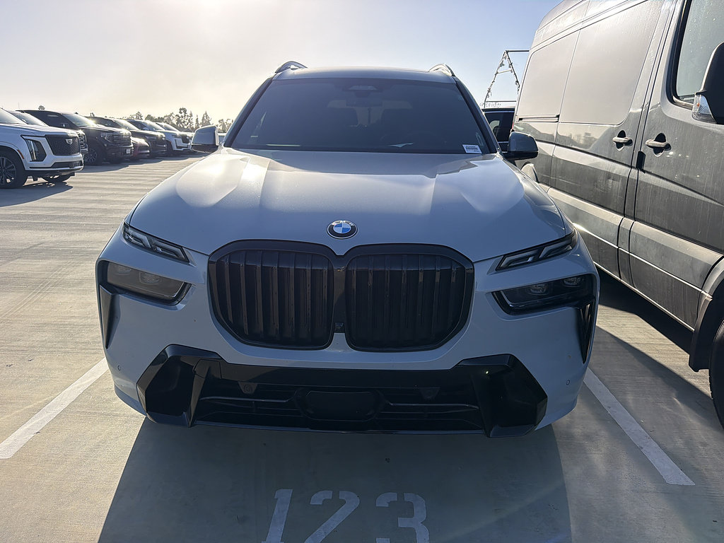 Used 2024 BMW X7 xDrive40i w/ M Sport Package AWD/4WD image 1