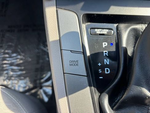 Used 2020 Hyundai Elantra SE FWD image 34