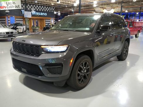 Used 2024 Jeep Grand Cherokee Altitude AWD/4WD image 1