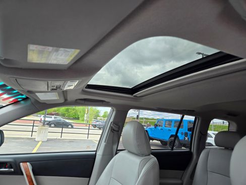 Used 2012 Toyota Highlander Limited image 9