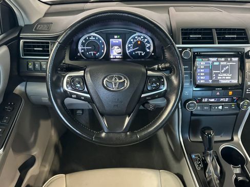 Used 2017 Toyota Camry XLE w/ Moonroof Package FWD image 16