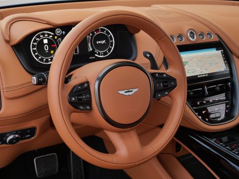 Used 2024 Aston Martin DBX image 11