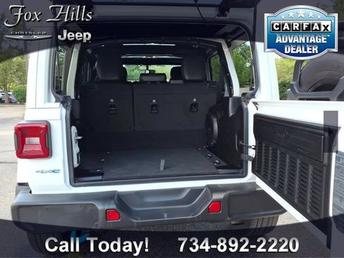 Used 2022 Jeep Wrangler Unlimited Sahara w/ Cold Weather Group AWD/4WD image 10