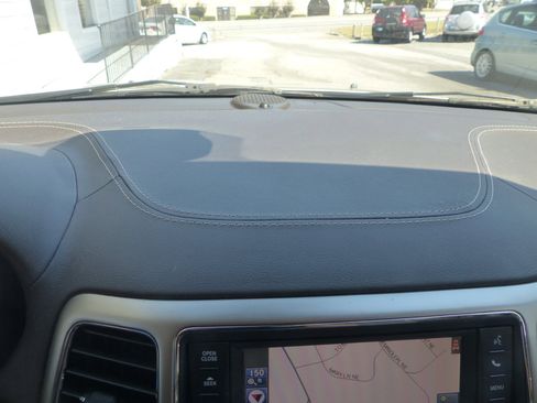 Used 2011 Jeep Grand Cherokee Overland w/ Trailer Tow Group image 26