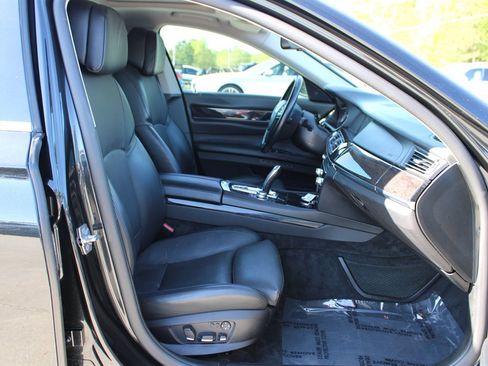 Used 2011 BMW 750i xDrive image 16