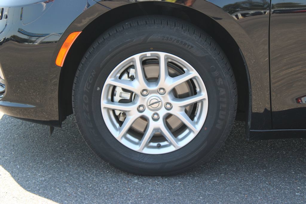 Used 2025 Chrysler Pacifica Select FWD image 19