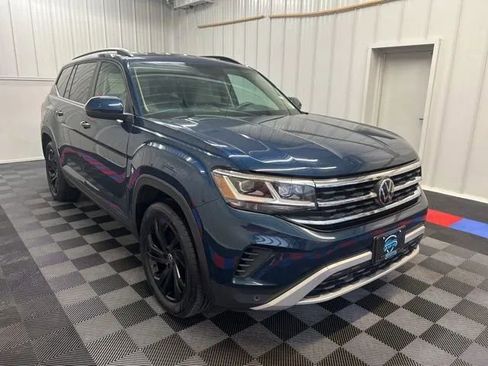 Used 2023 Volkswagen Atlas SE w/ Black Wheel Package AWD/4WD image 2