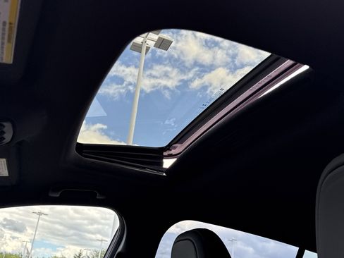 Certified 2025 Buick Envista Avenir image 18