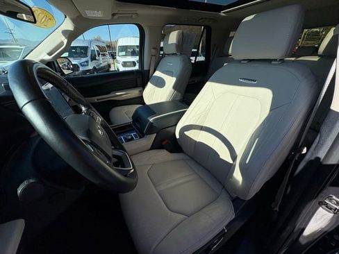 Used 2022 Ford Expedition Platinum image 27